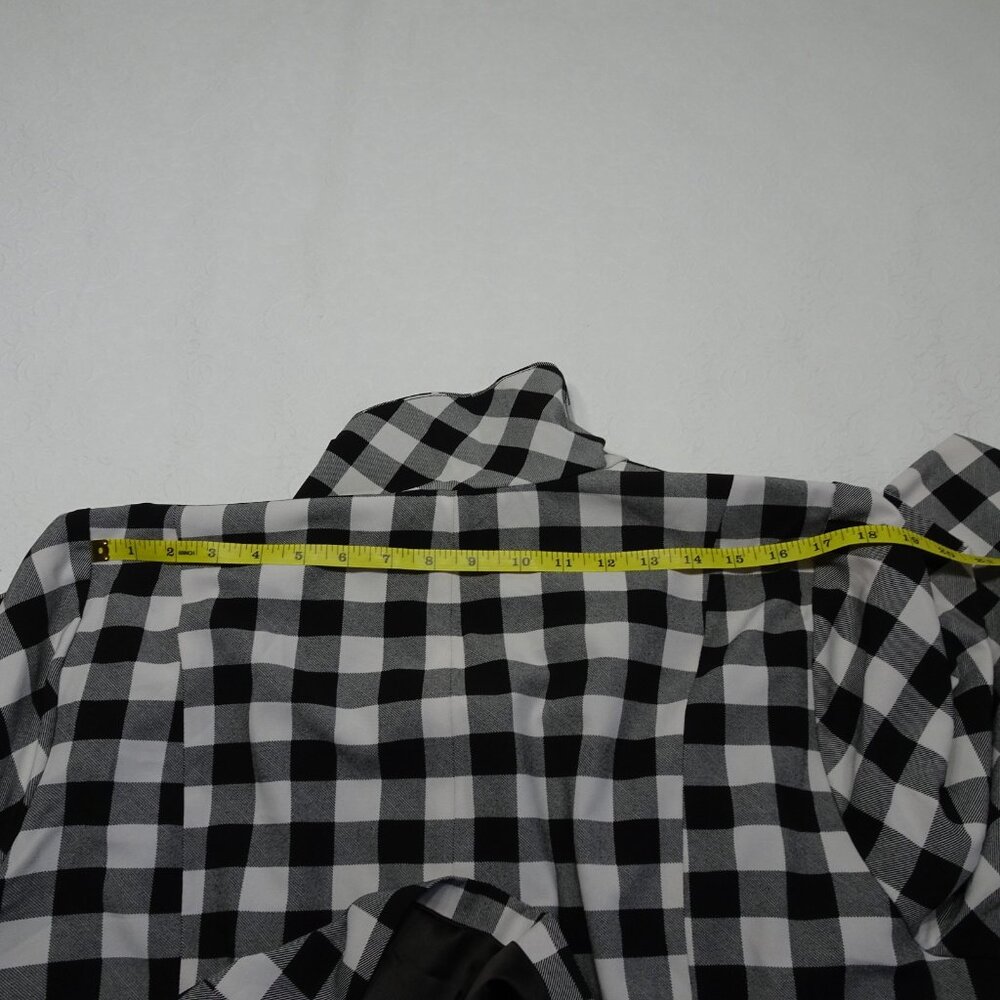 Studio by TORRID Plus Size 3X Classic Shawl Collar Plaid Open Blazer with Pocket - Picture 7 of 15